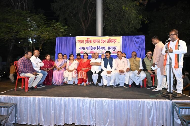 रायपुर के BTI ग्राउंड में 80 लाख की लागत से 8 हाईमास्ट लाइटें शुरू, विधायक पुरंदर मिश्रा और महापौर मीनल चौबे ने किया शुभारंभ
