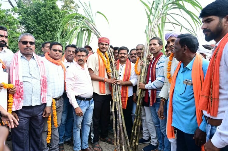 गन्ने का भाव 425 रुपये प्रति क्विंटल होने पर किसानों में खुशी, गन्ना भेंटकर डिप्टी CM विजय शर्मा का किया अभिनंदन