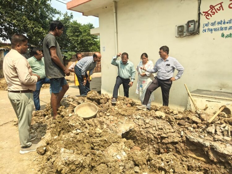 गोगांव-अशोक नगर में जलसंकट दूर करने की कवायद तेज, विधायक राजेश मूणत के निर्देश पर रेलवे क्रॉसिंग पाइपलाइन का तकनीकी सर्वे जारी