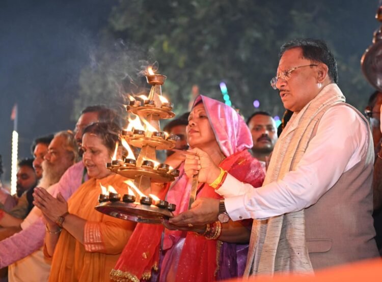 शिवरीनारायण में चित्रोत्पला गंगा महाआरती में शामिल हुए CM साय, बोले- जल संरक्षण को जनआंदोलन बनाना होगा