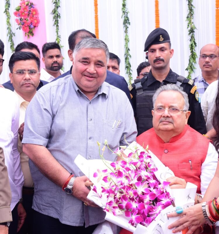 पर्यटन मंत्री राजेश अग्रवाल ने डॉ. रमन सिंह से की मुलाकात, जन्मदिन पर दी शुभकामनाएं; स्वस्थ और दीर्घायु जीवन की कामना