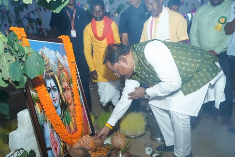 रायगढ़ में कर्मा पूजा महोत्सव, CM साय बोले- संस्कृति और शिक्षा से आगे बढ़ेगा समाज