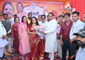 जनप्रतिनिधियों, सामाजिक कार्यकर्ताओं और निगम अधिकारियों ने महापौर मीनल चौबे को दी जन्मदिन की बधाई