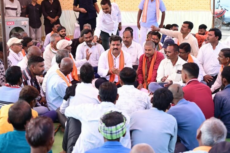 विजय शर्मा ने ग्रामीणों को दी 74.80 लाख की विकास कार्यों की सौगात, खराब सड़क उखाड़कर दोबारा बनाने के निर्देश