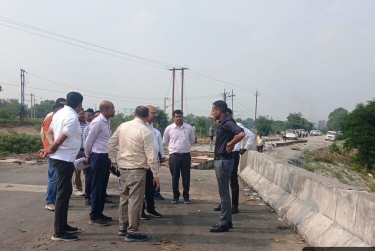 PWD सचिव मुकेश बंसल ने जांजगीर-चांपा और कोरबा में सड़कों-पुलों का किया निरीक्षण, दिसंबर तक काम पूरा करने के निर्देश