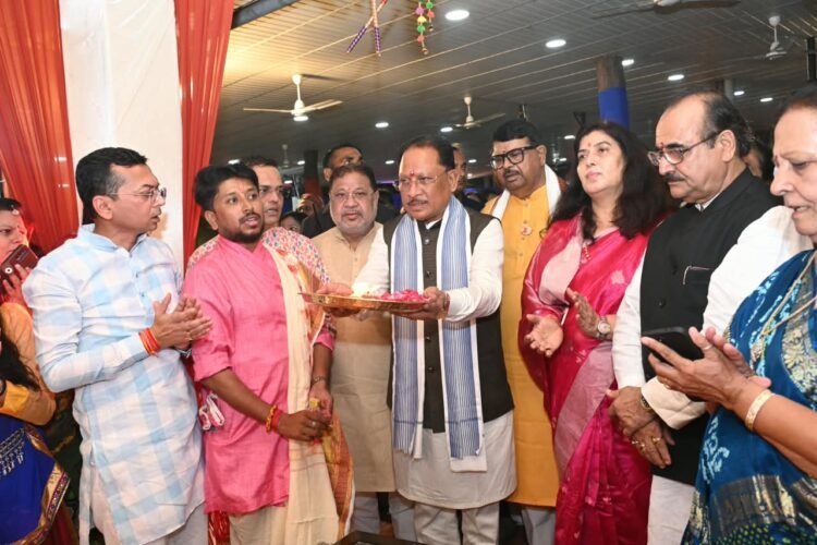CM निवास में गरबा महोत्सव की धूम, साय बोले- महतारी वंदन से 68 लाख महिलाओं को मिल रहा आर्थिक संबल