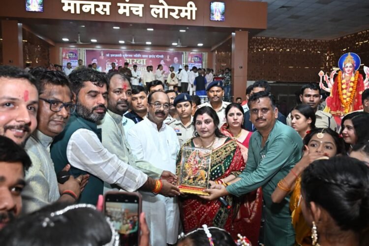 लोरमी में गरबा महोत्सव की धूम, डिप्टी CM अरुण साव ने मां दुर्गा की पूजा कर लिया आशीर्वाद