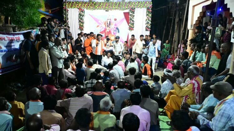 नवरात्रि में गांव-गांव पहुंचे डिप्टी CM विजय शर्मा, देवी दर्शन के साथ विकास कार्यों के लिए लाखों की घोषणाएं