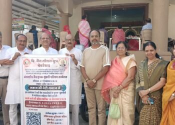 मुनि श्री निष्कम्प सागर जी के सानिध्य में अंतराष्ट्रीय जैन युवक-युवती परिचय सम्मेलन के पोस्टर का विमोचन