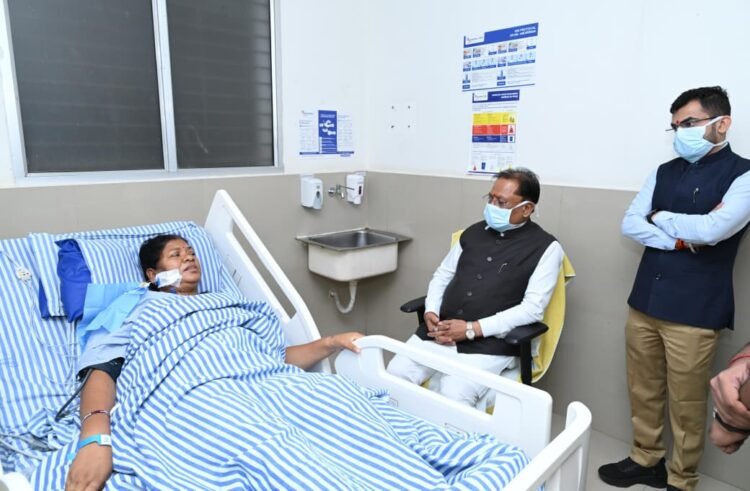 मुख्यमंत्री विष्णुदेव साय ने अस्पताल पहुंचकर विधायक रायमुनि भगत का जाना हालचाल, चिकित्सकों से ली स्वास्थ्य की जानकारी