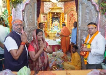 महाष्टमी पर मां बम्लेश्वरी के दरबार पहुंचे सांसद बृजमोहन अग्रवाल, देश और छत्तीसगढ़ की खुशहाली के लिए की प्रार्थना