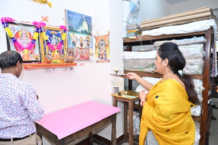 नवा रायपुर में पहली बार महिला इंटरनेशनल टी-20 सीरीज, सीएम साय ने भारत-जिम्बाब्वे मुकाबले का लिया आनंद; महिलाओं की एंट्री रही फ्री
