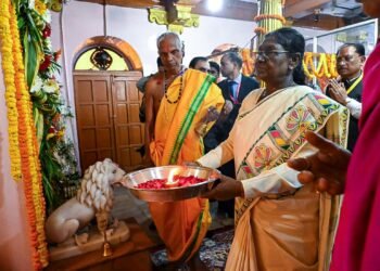 बस्तर की आराध्य देवी मां दंतेश्वरी के दरबार पहुंचीं राष्ट्रपति द्रौपदी मुर्मु, प्रदेश की सुख-समृद्धि की कामना की