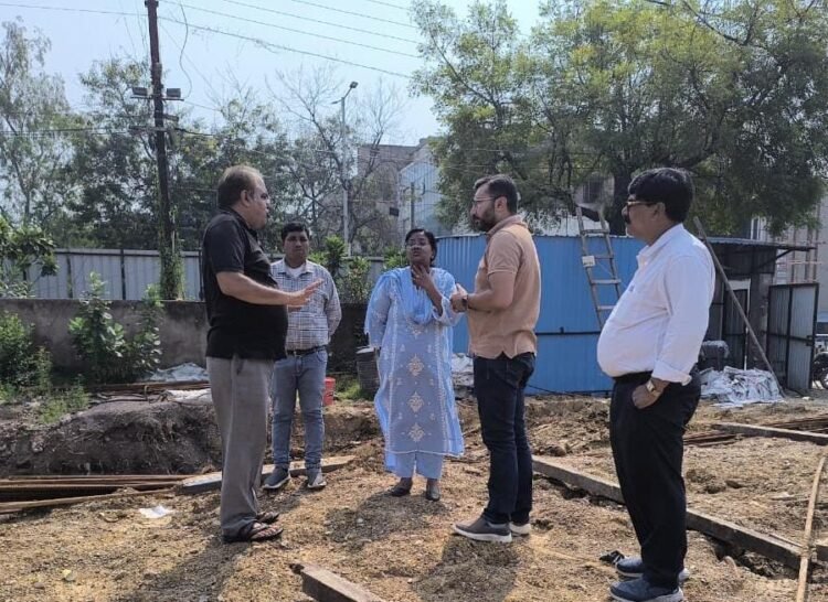 निगम आयुक्त लीना कोसम ने मल्टीलेवल पार्किंग सहित विभिन्न विकास कार्यों का किया निरीक्षण
