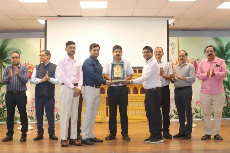 रायपुर में राजभाषा हिंदी के प्रयोग-प्रसार पर जोर, उत्कृष्ट कार्य करने वाले 6 कार्यालयों को मिली नगर राजभाषा शील्ड