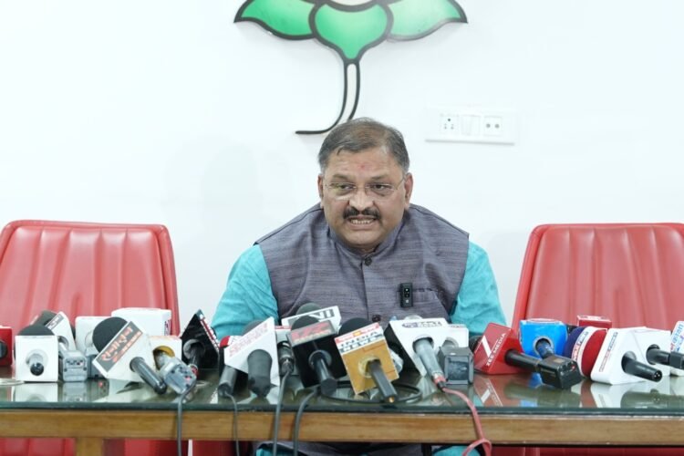 कांग्रेस और विपक्ष कर रहे हैं वोट चोरी का झूठा नैरेटिव गढ़ने की कोशिश : संतोष पाण्डेय