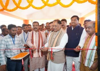 सीएम विष्णुदेव साय ने गढ़फुलझर को दी सौगात, 50 लाख के सर्वमंगल भवन का लोकार्पण और 50 लाख से मंदिर में बनेगा भव्य डोम