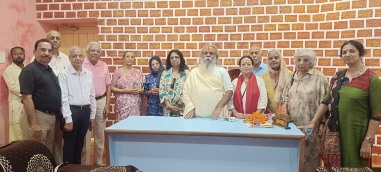 AFMC के 19 सदस्यीय दल ने किए दूधाधारी मठ के दर्शन, पहली महिला लेफ्टिनेंट जनरल डॉ. पुनीता अरोड़ा भी रहीं शामिल