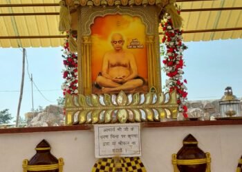 संत शिरोमणि 108 आचार्य श्री विद्यासागर महाराज जी एवं विद्यानिधि 108 आचार्य श्री समयसागर महाराज जी का जन्मोत्सव धूम – धाम से चंद्रगिरी डोंगरगढ़ में मनाया गया 