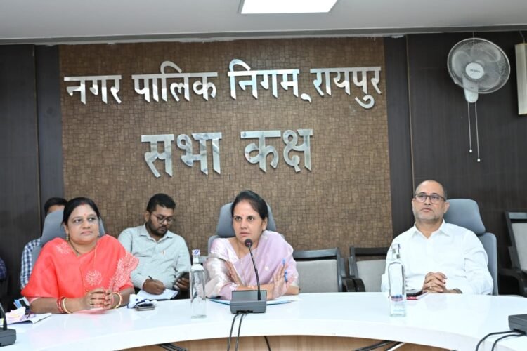 दीपावली से पहले रायपुर की सफाई व्यवस्था पर महापौर मीनल चौबे सख्त, ठेकेदारों को लगाई फटकार