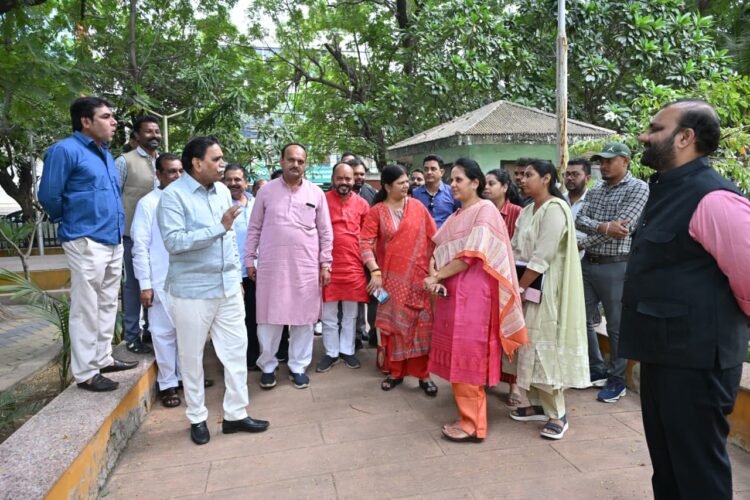 अनुपम गार्डन की व्यवस्था सुधारने की पहल, विधायक मूणत और महापौर मीनल चौबे ने किया औचक निरीक्षण