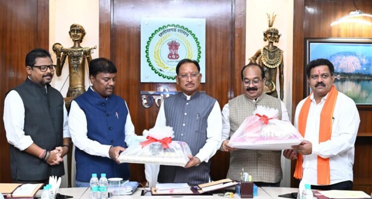 मुख्यमंत्री विष्णु देव साय ने किया ‘छत्तीसगढ़ हर्बल्स’ के दिवाली गिफ्ट पैक का लोकार्पण, महिला समूहों को मिलेगा लाभ