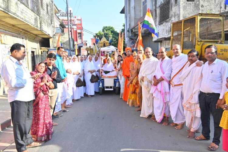 शाश्वत तीर्थ अयोध्या में शरदपूर्णिमा के अवसर पर तीस चौबीसी जिनमंदिर पर कलशारोहण