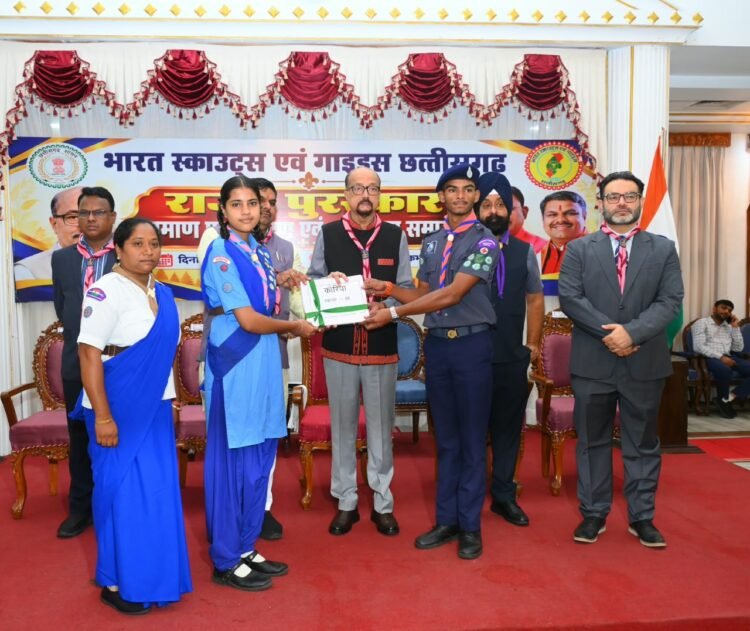 राज्यपाल रमेन डेका ने 1122 स्काउट्स-गाइड्स को किया सम्मानित, पर्यावरण संरक्षण और जल-जंगल बचाने का दिया संदेश