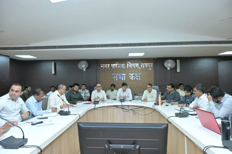 दीपावली से पहले रायपुर की स्ट्रीट लाइटें होंगी दुरुस्त, नगर निगम आयुक्त संबित मिश्रा ने अधिकारियों को दिए निर्देश