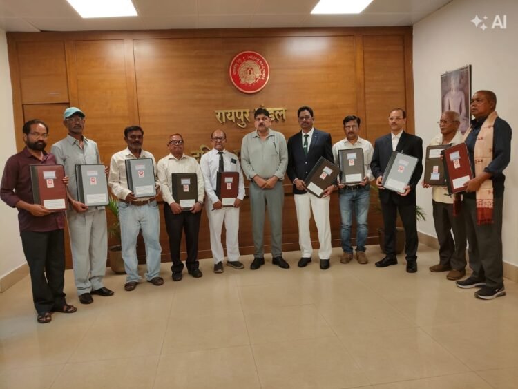 रायपुर रेल मंडल के 11 कर्मचारी सेवानिवृत्त, 5.96 करोड़ रुपये का किया गया भुगतान
