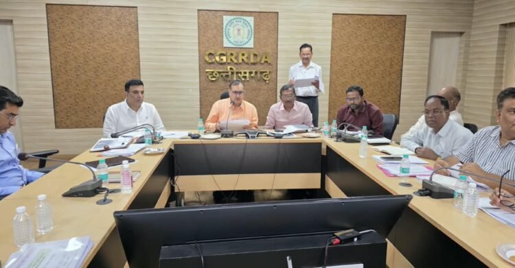 नक्सल मुक्त बस्तर के हर गांव तक पहुंचेगी सड़क, पीएमजीएसवाई के शेष कार्य 6 माह में पूरे करने के निर्देश
