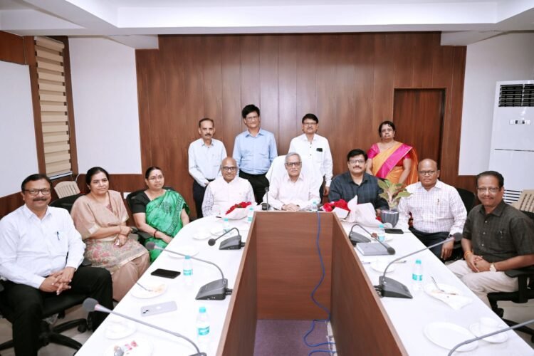 छत्तीसगढ़ पॉवर कंपनी के चार अधिकारी-कर्मचारियों को भावभीनी विदाई, सम्मानित कर दी शुभकामनाएं