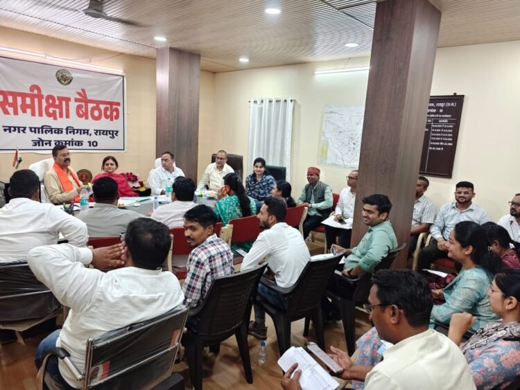 दीपावली से पहले स्ट्रीट लाइट, सफाई और पेयजल व्यवस्था दुरुस्त करने के निर्देश, विधायक मोतीलाल साहू ने की समीक्षा