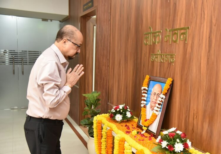 सरदार वल्लभ भाई पटेल की 151वीं जयंती पर राज्यपाल रमेन डेका ने लोकभवन में अर्पित की पुष्पांजलि
