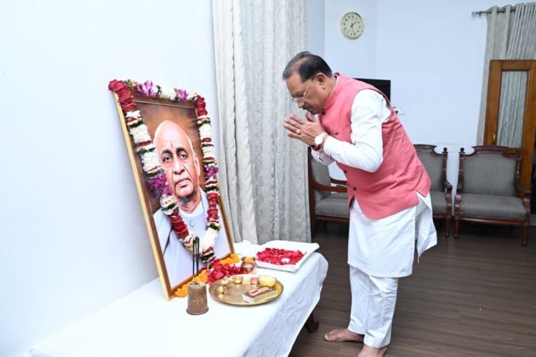 राष्ट्रीय एकता दिवस पर CM विष्णु देव साय ने सरदार पटेल को किया नमन, कहा- उनकी दृढ़ इच्छाशक्ति ने रखी अखंड भारत की नींव