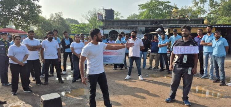 रायपुर रेल मंडल में सतर्कता जागरूकता सप्ताह के तहत नुक्कड़ नाटक का आयोजन