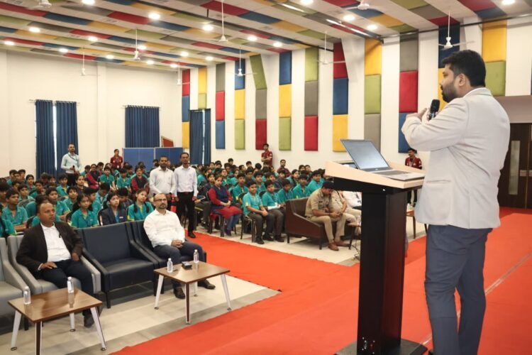 रायपुर के स्कूल में बच्चों को दी गई पॉक्सो एक्ट और साइबर अपराधों की जानकारी, ‘गुड टच-बैड टच’ के जरिए समझाया सुरक्षा का महत्व