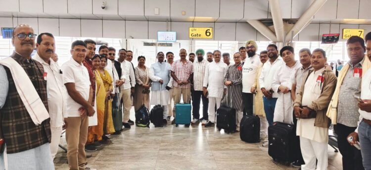 वोट बचाओ, देश बचाओ रैली में शामिल होने छत्तीसगढ़ से हजारों कांग्रेसी दिल्ली रवाना