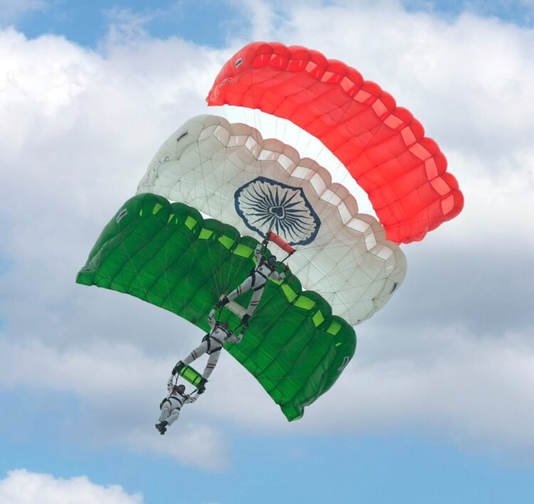 राज्योत्सव में दिखेगा वायुसेना की ‘आकाशगंगा’ टीम का रोमांचक प्रदर्शन, 8 हजार फीट की ऊंचाई से छलांग लगाएंगे 8 पैराशूट विशेषज्ञ