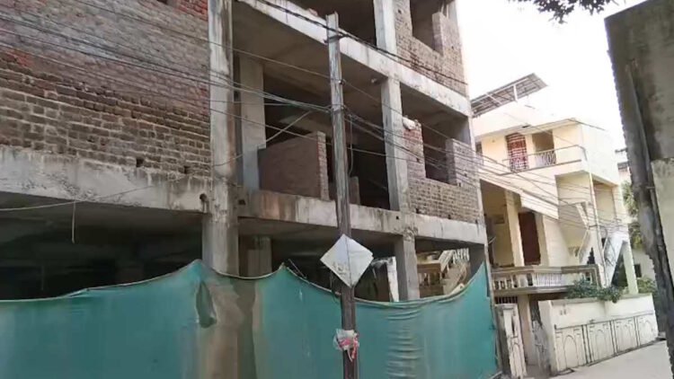 बिलासपुर की सोनगंगा कॉलोनी में 5 मंजिला इमारत के निर्माण पर विवाद, रहवासियों ने लगाए नियमों के उल्लंघन के आरोप