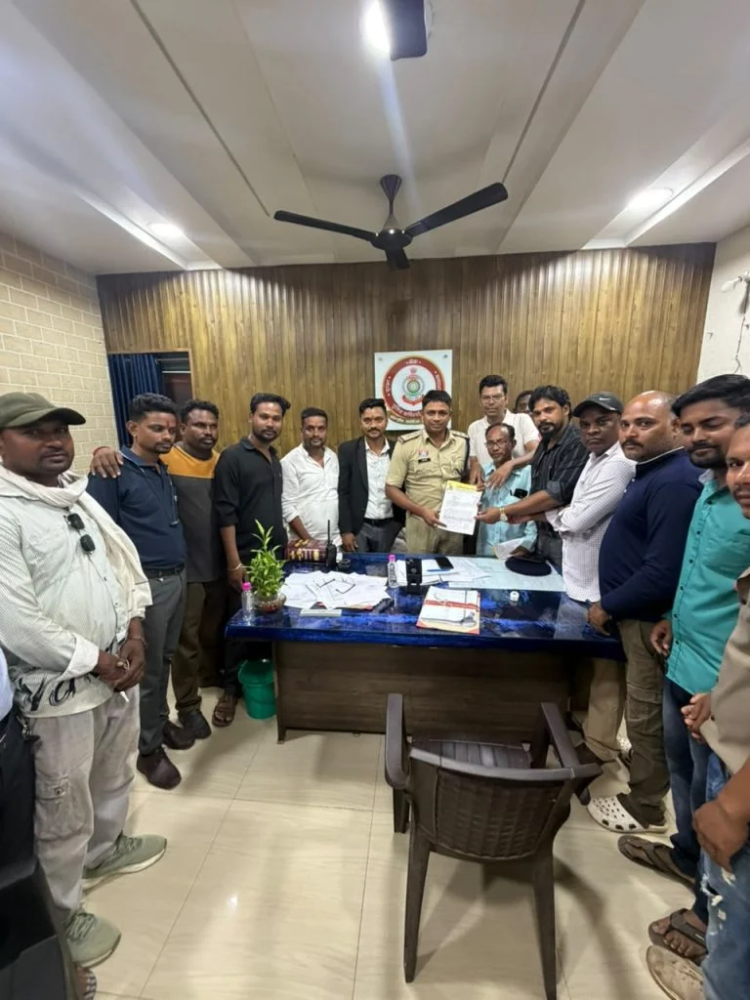 रायपुर में शीतला माता मंदिर के सूचना बोर्ड पर विवाद, यादव समाज ने पीठाधीश के खिलाफ थाने में की शिकायत