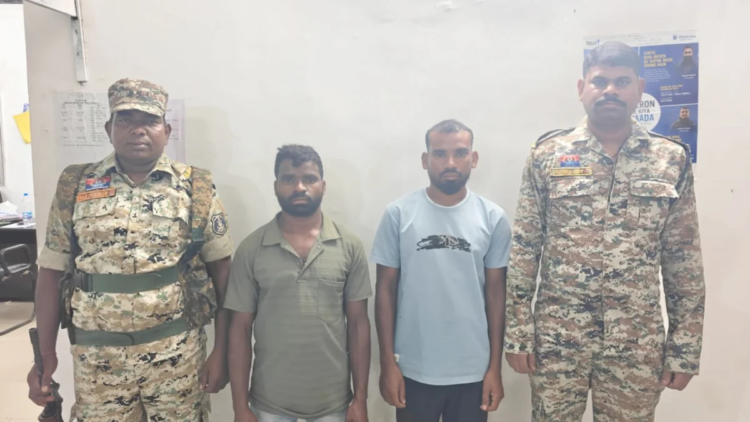 बीजापुर में नक्सली पर्चे फेंककर दहशत फैलाने का खुलासा, जमीन विवाद में माओवादियों के नाम पर धमकी देने वाले 2 आरोपी गिरफ्तार