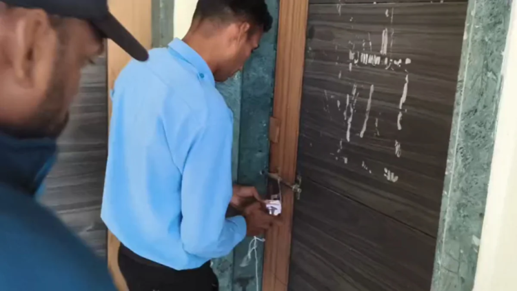 सूरजपुर में बिना पंजीयन चल रहा गुरुकुल पैरामेडिकल इंस्टीट्यूट सील, फीस लेने के बाद छात्रों को परीक्षा से रोकने का आरोप