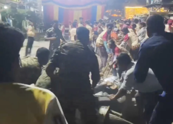 बस्तर दशहरा के दौरान बेकाबू हुआ रथ, बिजली का खंभा गिरने से कई श्रद्धालु घायल