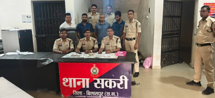 मां के रीवा जाते ही बेटे ने दोस्तों संग मिलकर घर में की चोरी, 6 लाख का माल बरामद; 3 गिरफ्तार