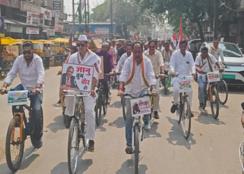 रायपुर में कांग्रेस की साइकिल-बाइक रैली, ‘वोट चोर, गद्दी छोड़’ के नारे के साथ मुख्य चुनाव आयुक्त के इस्तीफे की मांग