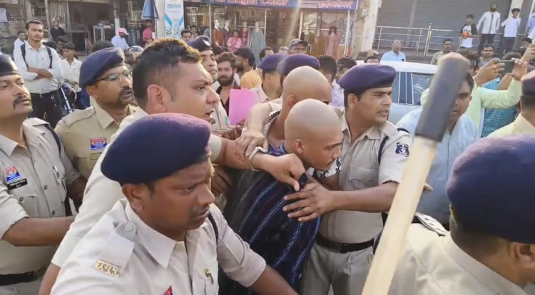 बालोद एसिड अटैक केस: दोनों आरोपियों का कराया मुंडन, पैदल कोर्ट ले गई पुलिस; छात्रों ने की फांसी की मांग