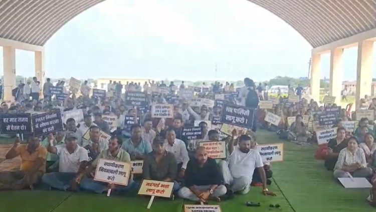 रायपुर में VB-G RAM G तकनीकी सहायकों की राज्य स्तरीय हड़ताल, नियमितीकरण समेत 3 मांगें; सुनवाई नहीं हुई तो अनिश्चितकालीन आंदोलन की चेतावनी