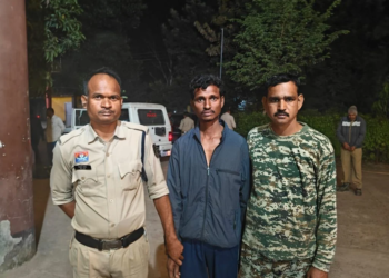 बलरामपुर: स्कूल में घुसकर सहायक शिक्षक पर लाठी-डंडे से हमला, जान से मारने की धमकी देने वाला आरोपी गिरफ्तार