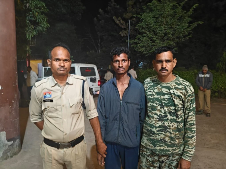 बलरामपुर: स्कूल में घुसकर सहायक शिक्षक पर लाठी-डंडे से हमला, जान से मारने की धमकी देने वाला आरोपी गिरफ्तार